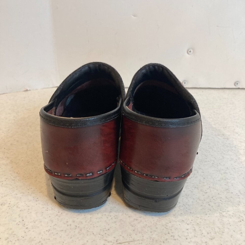 DANSKO WOMENS SLIP ON LEATHER CLOGS SIZE EU 39  US 8.5-9 - Picture 9 of 10